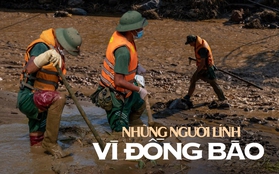 Bộ đội dầm mình trong bùn tìm kiếm thi thể nạn nhân Làng Nủ và loạt ảnh xúc động nhất của những người chiến sĩ vì đồng bào