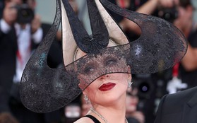 Lady Gaga diện đồ kỳ quái đến Venice