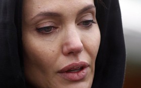 Angelina Jolie suy sụp