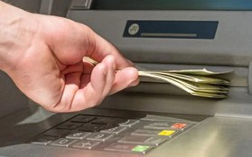 Đi rút tiền ở cây ATM, cậu học sinh sốc nặng khi tài khoản bỗng có hơn 250 tỷ đồng