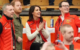 Harry rạng rỡ hội ngộ cùng cặp đôi hoàng gia có "nhiều điểm chung" tại Canada ngay sau khi Meghan trở về Mỹ