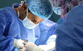 Khám mắt cho người đàn ông 35 tuổi, bác sĩ phát hiện thứ đáng sợ