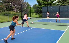 Tiếp tục không có đơn hàng, một công ty may gần 50 năm tuổi hợp tác kinh doanh sân pickleball