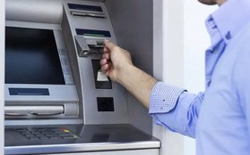 Ra ATM rút tiền mặt, hệ thống báo lỗi 5 lần nhưng 50 triệu đồng vẫn bị trừ, ngân hàng không có lỗi, công an cảnh báo trò lừa đảo tinh vi