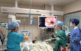Người đàn ông nôn ra máu ồ ạt, xuất huyết dạ dày sau khi ăn rau kiểu này