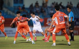 Thi đấu như “mơ ngủ”, tuyển thủ Việt Nam báo tin dữ cho HLV Kim Sang-sik