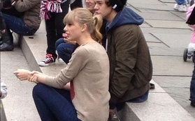 Taylor và Harry (1D) công khai hẹn hò