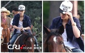 Justin Bieber cưỡi ngựa cũng “sợ” paparazzi
