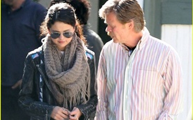Selena Gomez thân thiết với đạo diễn 63 tuổi