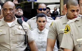 Kim Kardashian huy động gần 10 cảnh sát làm vệ sỹ khi ra tòa