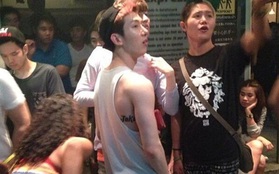 Jo Kwon (2AM) lộ ảnh vào quán bar đồng tính ở Thái 
