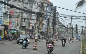 "Tuyến phố cột điện" kì dị ở Hà Nội