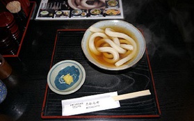 Nhật Bản: Ngỡ ngàng với sợi mỳ... to như con rắn