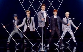 Đạo cụ của sao Kpop: Từ ghế, gậy đến... găng tay thú