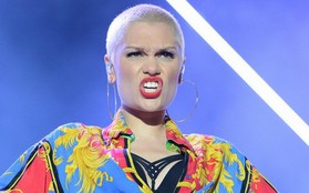 Jessie J ngừng biểu diễn để ngăn fan đánh nhau