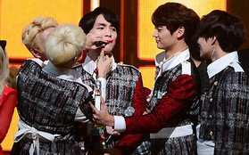 Ăn mừng chiến thắng, SHINee xúm vào "tra tấn" Key