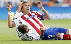 Clip: Ramos đánh lén Mandzukic trong trận Real – Atletico