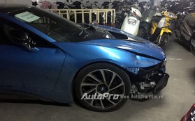 Hàng độc BMW i8 xanh ngọc tại Hà Nội bị đâm toác đầu