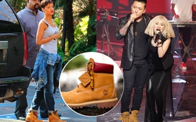 Rihanna và loạt sao cũng đi giày "quên" tháo mác giống Tuấn Hưng ra đường