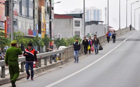 Hà Nội: Xử phạt người đi bộ vào đường cao tốc trên cao 