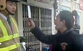 Vi phạm luật giao thông, người phụ nữ chĩa dao vào mặt CSGT 