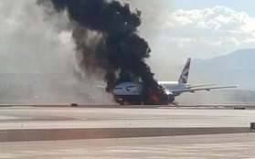 Máy bay Anh bốc cháy dữ dội tại sân bay Mỹ