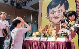 Chủ shop online lập bàn thờ cầu... Jack Ma phù hộ