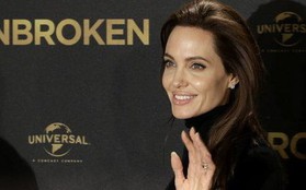 Hết bị Nhật cấm, phim của Angelina Jolie lại bị Quả cầu vàng "đá"