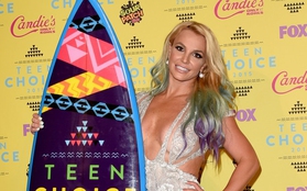 Britney Spears 33 tuổi vẫn nhuộm tóc sặc sỡ ở "Teen Choice Awards 2015"