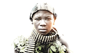 Beasts of No Nation - Tác phẩm gai góc về đề tài trẻ em trong chiến tranh