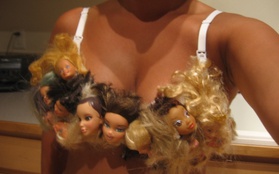 Áo ngực trang trí bằng đầu búp bê Barbie