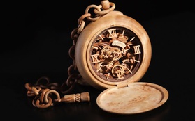 Đồng hồ chạy được chạm khắc hoàn toàn từ gỗ