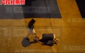 Video: Quỳ gối cầu xin, chàng trai vẫn bị bạn gái đánh đấm dã man giữa đường
