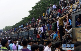 Cảnh tượng gây choáng khi người dân Bangladesh lũ lượt về quê 