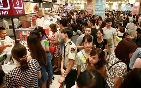 Đông khủng khiếp trong Aeon Mall: Các quầy hàng treo bảng "Vui lòng đợi 1 tiếng"