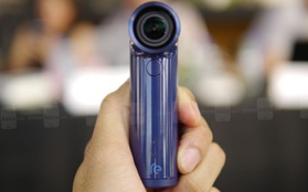 HTC RE - Chiếc camera hình... ống nước lạ mắt của HTC