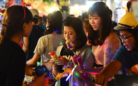 Đồ chơi Trung thu giá rẻ ăn theo hiệu ứng Minions gây sốt ở Hà Nội