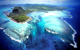 Vẻ đẹp kì diệu: “thác nước dưới biển” tại đảo Mauritius