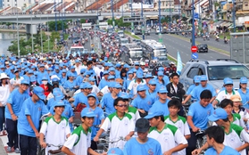 1.000 người đạp xe diễu hành mừng sinh nhật Bác