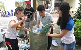 SV Đà Nẵng nhặt ve chai gây quỹ cho các bạn nghèo vui Tết