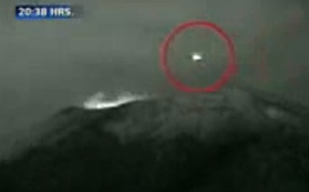 Video mới: UFO lao xuống miệng núi lửa ở Mexico