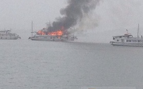 Cháy tàu du lịch trên vịnh Hạ Long, 17 du khách thoát nạn