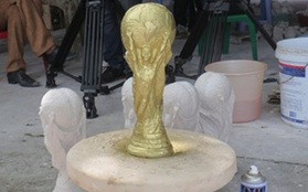 Hàng "hot" mùa World Cup 2014: Cúp vàng "made in Vietnam" giá "bèo" 70.000 đồng
