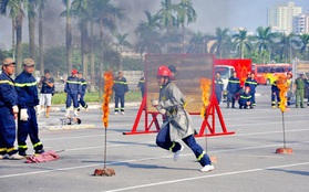 Mãn nhãn với màn trình diễn nghiệp vụ của các chiến sĩ PCCC Hà Nội