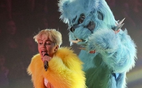Phụ huynh fan phàn nàn, đòi Miley hủy tour 19+