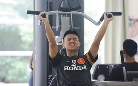 U23 Việt Nam nhồi thể lực trong phòng gym