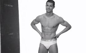 Ronaldo mặc quần lót khoe cơ bắp cuồn cuộn trong quảng cáo mới