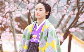 Phong thái hoàng gia của "Vương hậu" Kim Tae Hee