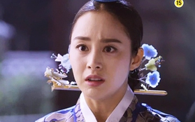 Jang Ok Jung (Kim Tae Hee) lập đàn cúng tế trong cung