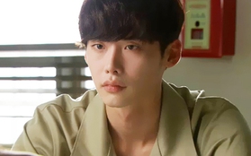 Soo Ha (Lee Jong Suk) bị bắt vì tội mưu sát